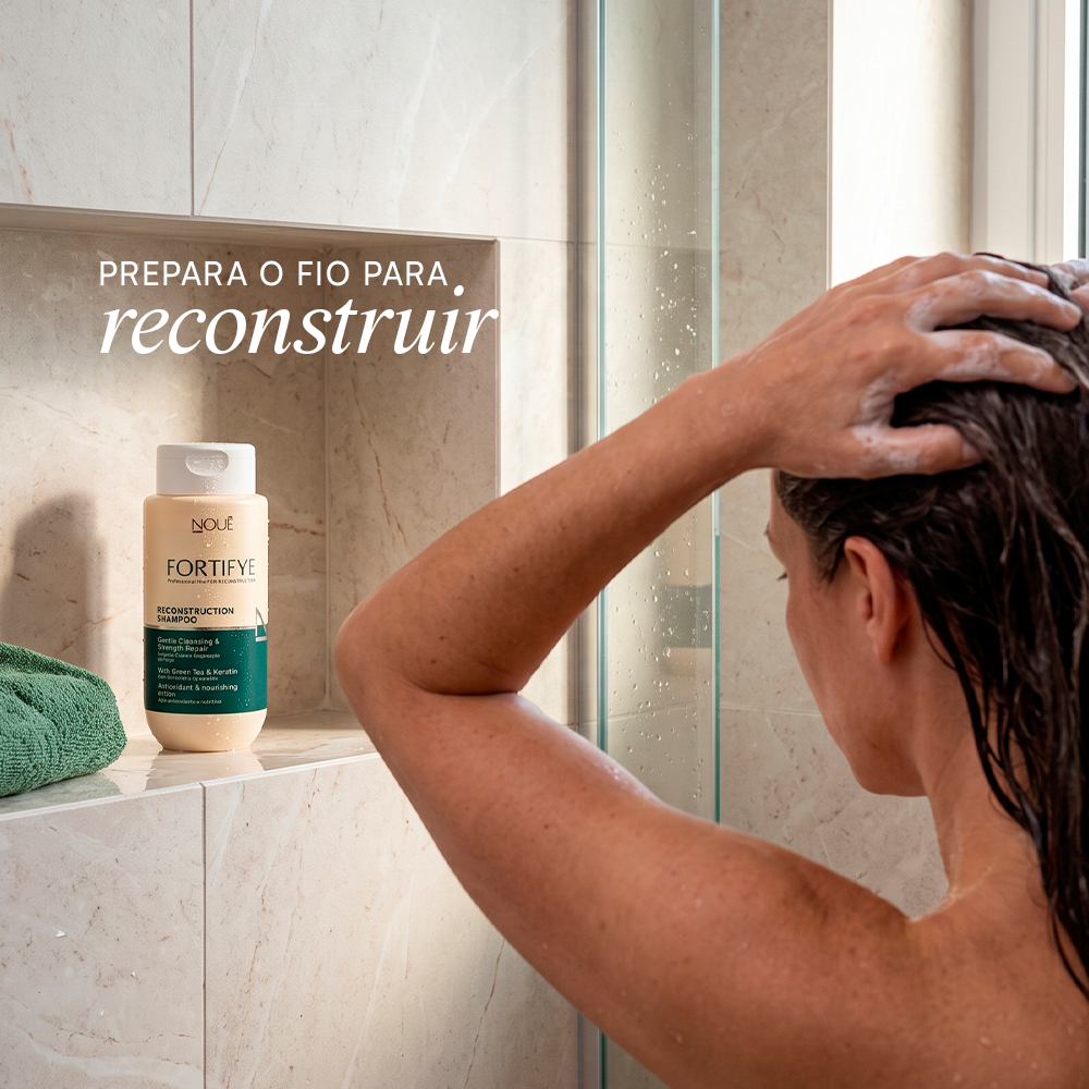 Shampoo Reconstrutor Fortifye 250ml preparando o fio para a reconstrucao