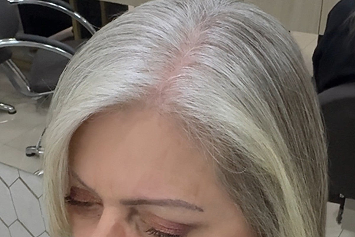 Cabelo grisalho fino com pouco volume