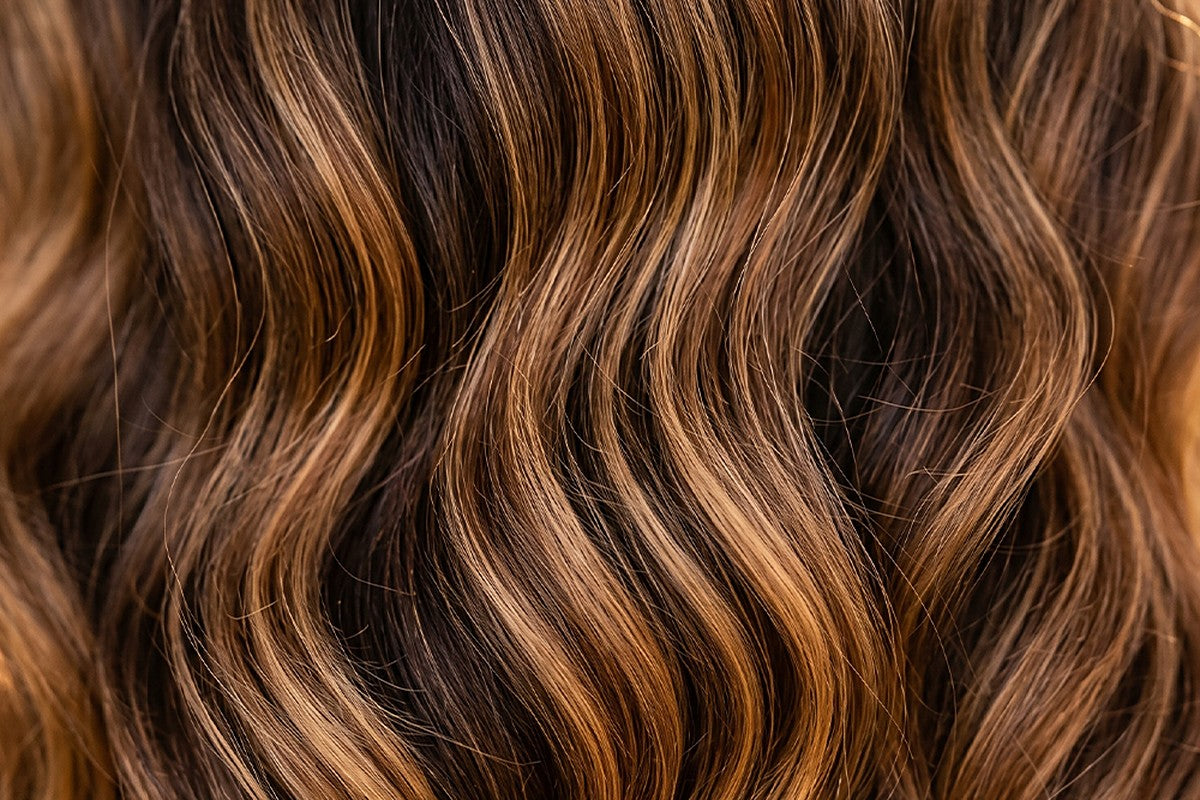 Cabelo grisalho com pontas saudáveis
