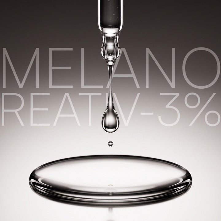 Gota do sérum caindo do conta-gotas, com o nome Melano-Reativ 3% ao fundo